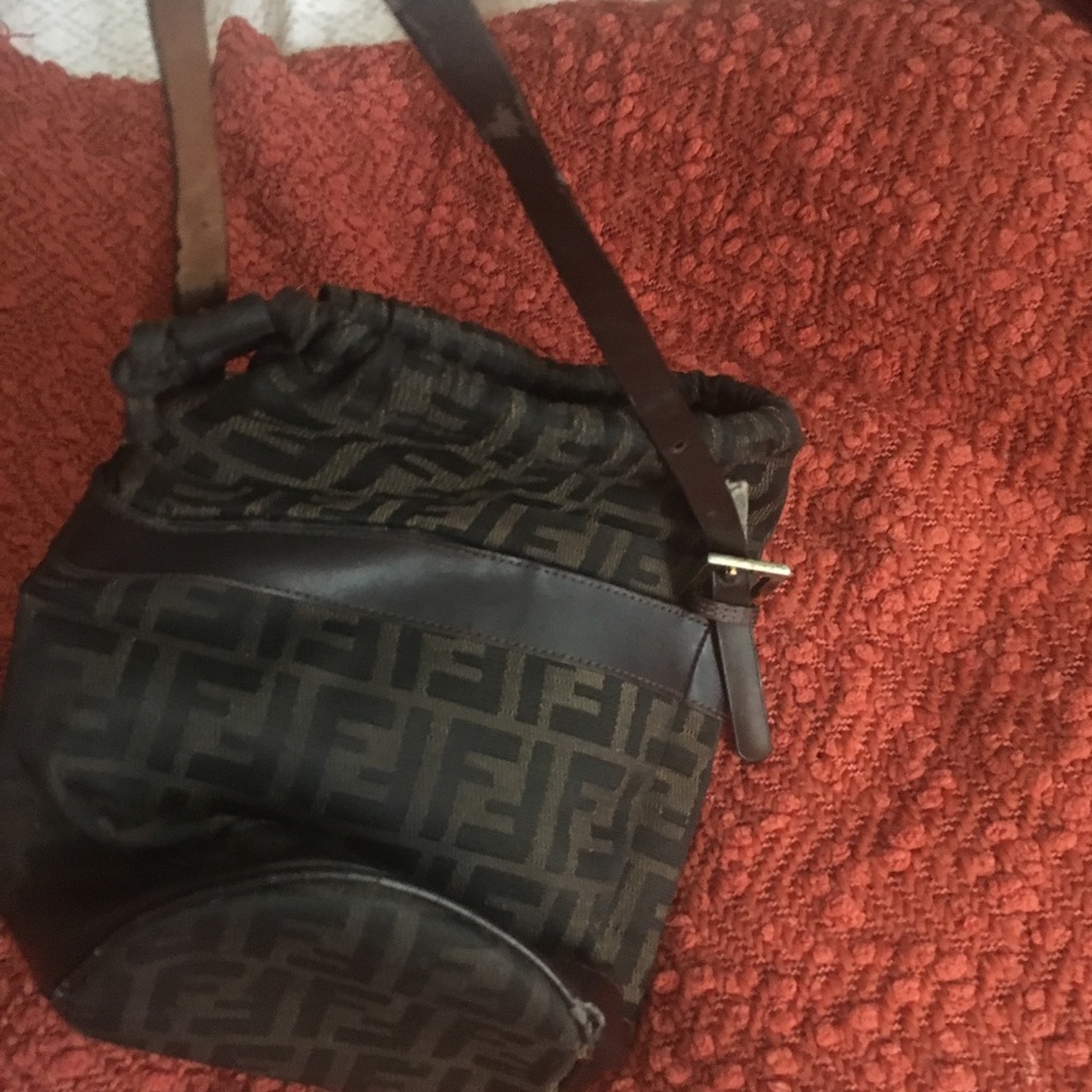 FENDI 1980’s BUCKET BAG !!!! PRE LOVED ❤️